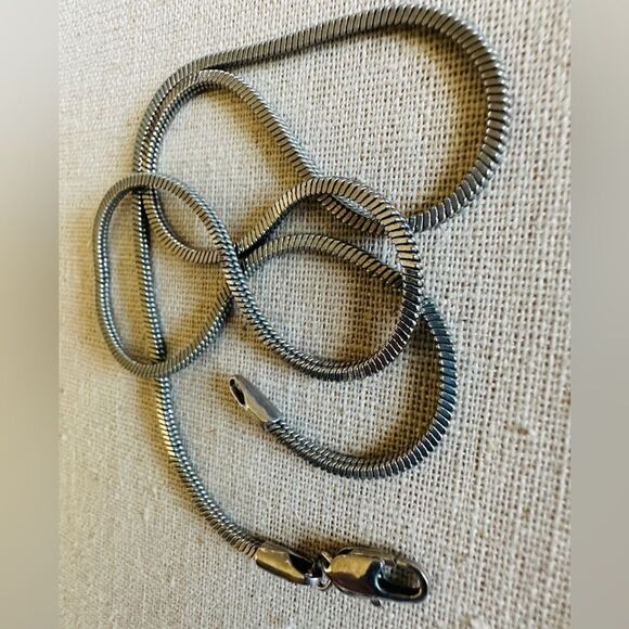 Unmarked Silver-Tone Snake Chain Necklace - 18” - Picture 9 of 16